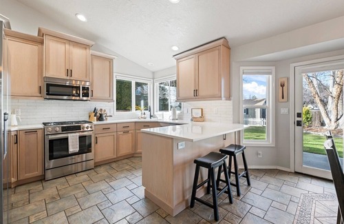 Meridian House | Family-Friendly Home w/BBQ Shaded Patio & King Bed