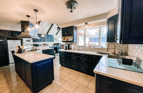 Redmond House | Family friendly home w/private indoor pool and outdoor hot tub!