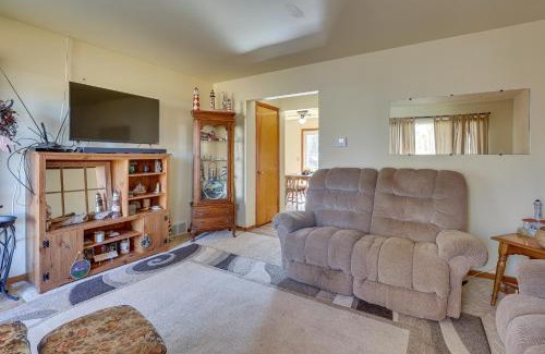 New Franklin House | Family-Friendly Home with Fire Pit about 10 Mi to Akron!