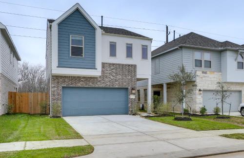Hockley House | Family-Friendly Home with Yard in Hockley!