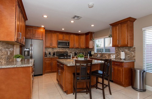 Winchester House | Family friendly HOT TUBE with Licensed