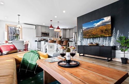 Bethel House | Family Friendly! HotTub! Game Room! Dogs OK! A/C!