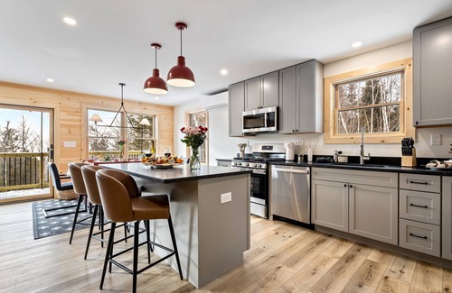 Bethel House | Family Friendly! HotTub! Game Room! Dogs OK! A/C!