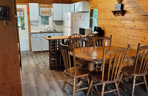 Clearview Cabin | Family Friendly Houskeeping Cabin with additional Bunkie.