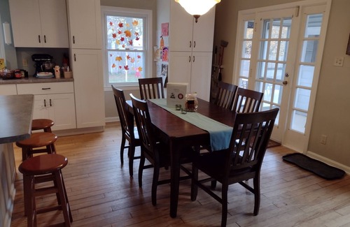 South Bend House | Family Friendly House, near Notre Dame. Sleeps 10