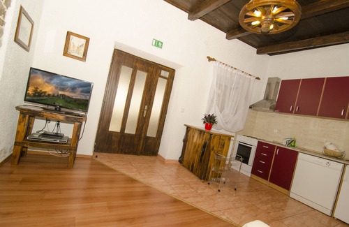 Draguc House | Family-friendly house in Draguć, Istria, with gorgeous garden and stunning view