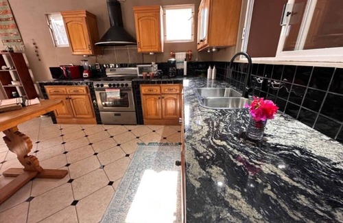 Crucecita House | Family-friendly house with pool & close to the beach