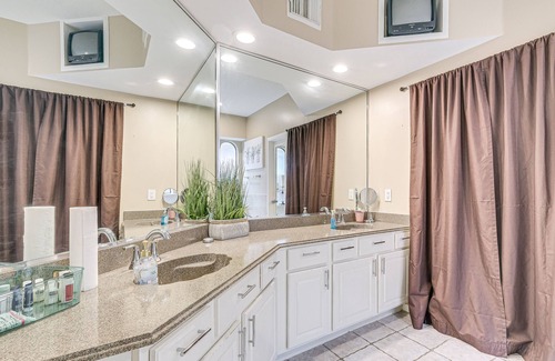 Barker House | Family-Friendly Houston Home in Quiet Neighborhood