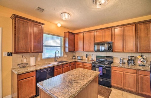 Humble House | Family-Friendly Humble Retreat, Near Parks!