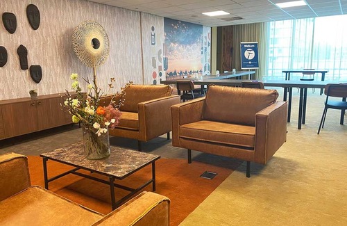 Emmen Hotel | Family Friendly Ideal Stay Near Wildlands & Atlas & Cultural Attractions