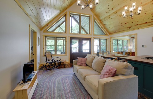 Koleen Cabin | Family-Friendly Indiana Cabin w/Hot Tub & Decks