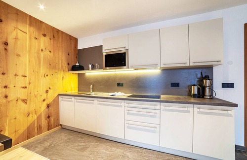 Santa Valburga Apartment | Family-Friendly Holiday Apartment 'Residence Kalchgruberhof Bergzirbe' with Lake View & Wi-Fi