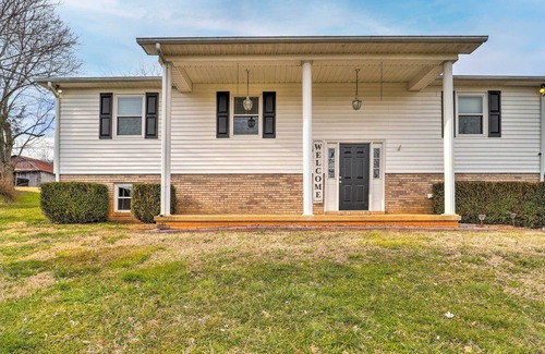Jonesborough House | Family-Friendly Jonesborough Retreat w/ Yard!