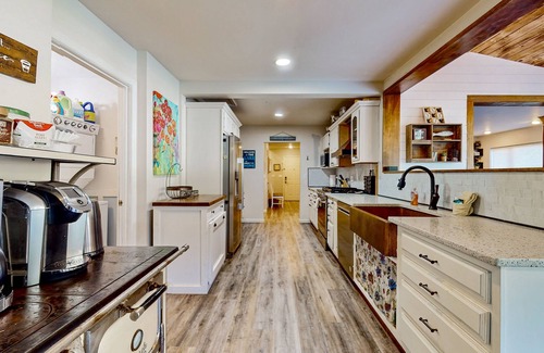 Sedro-Woolley House | Family-friendly lakefront escape with outdoor patio dining and private dock