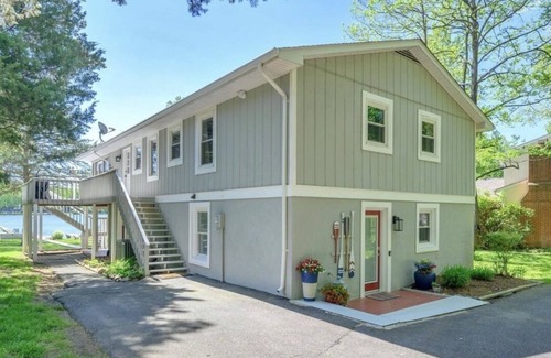 Locust Grove House | Family Friendly Lakefront Home