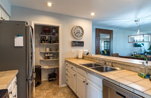 Granite Shoals Condo | Family-Friendly Lake LBJ Getaway, Beach, Pool, 1 King bed, 1 Queen bed, View