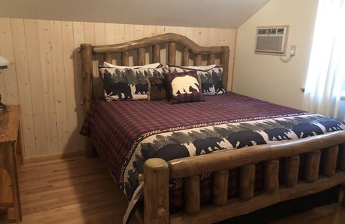 Priest River Cabin | Family-friendly lakefront cabin setting with beach and boatslip.