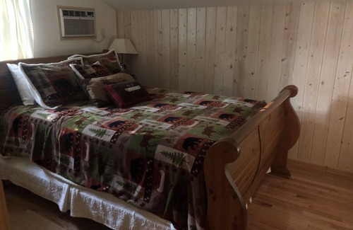 Priest River Cabin | Family-friendly lakefront cabin setting with beach and boatslip.