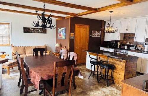 Deerbrook Cabin | Family friendly lakeside retreat on Greater Bass Lake