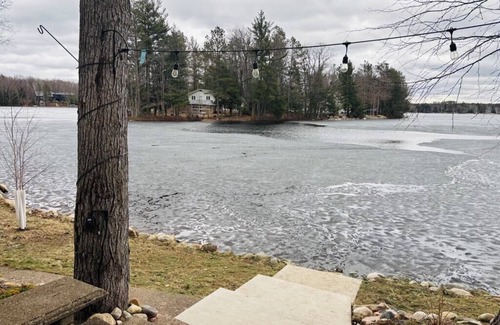 Deerbrook Cabin | Family friendly lakeside retreat on Greater Bass Lake