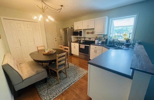 Marshall House | FAMILY FRIENDLY LAKE HOUSE WITH FABULOUS SCREENED PORCH
