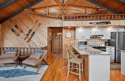 Lakeville Cabin | Family Friendly Lakehouse - Amenity Packed Community - Pools, Gym, Beach, Lakes
