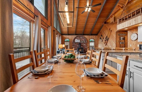 Lakeville Cabin | Family Friendly Lakehouse - Amenity Packed Community - Pools, Gym, Beach, Lakes