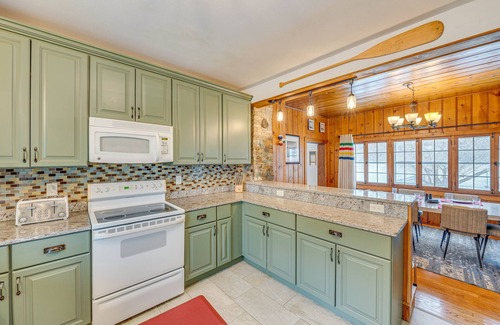 McFarland House | Family-Friendly Lake Waubesa Home: Boat + Swim!