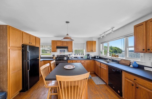 South Hero House | Family Friendly Lake Front Property on the Water's Edge. Spectacular Setting.