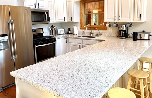 Pine River Cabin | Family friendly lakefront cabin with 140 ft of clear, sandy frontage.