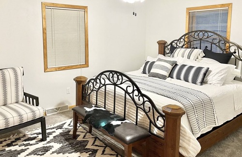 Pine River Cabin | Family friendly lakefront cabin with 140 ft of clear, sandy frontage.