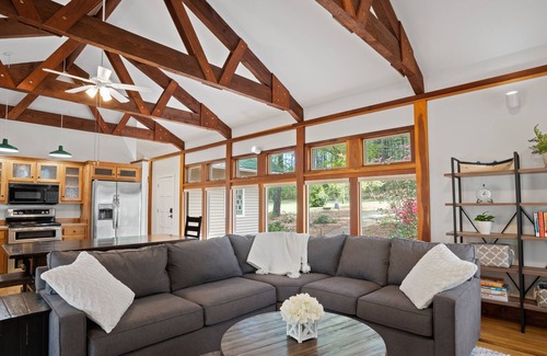 Hartwell House | Family-Friendly Lakefront Cabin with Private Dock