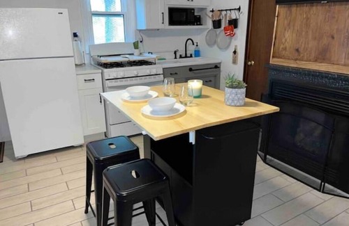 Vineland Cabin | Family Friendly + Lakefront Getaway + Kayaks