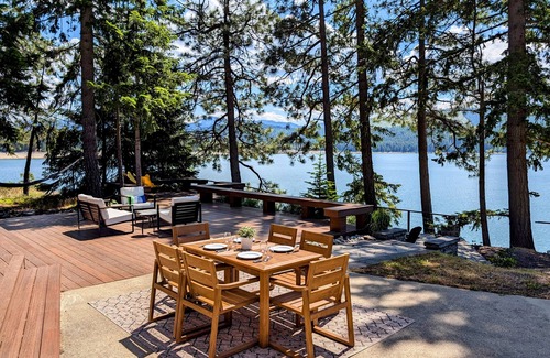 Cle Elum Cabin | Family-friendly lakefront cabin with fire pit and deck