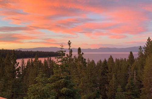 Meeks Bay House | Family-Friendly Lakehouse - Stunning Views - Walking Distance to Meeks Bay Beach