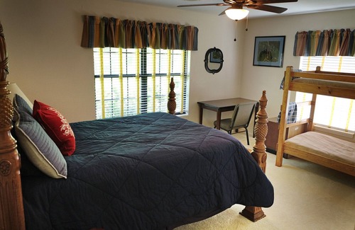 Rolla Cabin | Family-Friendly Lakeside Resort-like Home for Reunions, Retreats & Large Groups