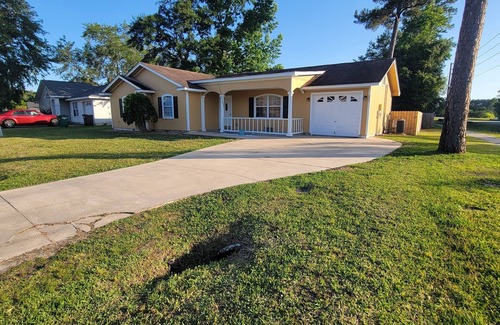 St. Marys House | Family-friendly, Less than 5 minutes from Kings Bay, water park huge backyard.n