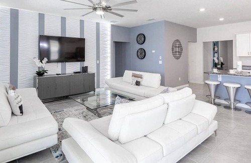 Sunridge Woods House | Family-Friendly Luxury Villa | Sleeps 18 | Private Pool, Game Room & More!