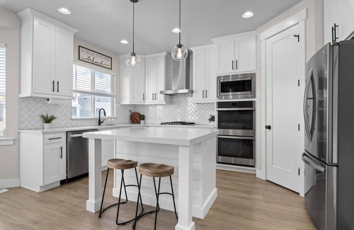 Vineyard House | Family Friendly Luxury Retreat | 4br | Hot Tub