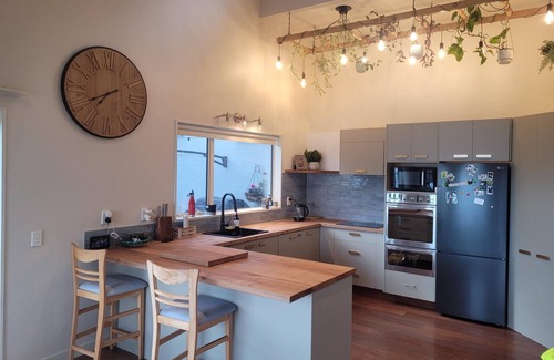 Lyttelton House | Family friendly Lyttelton harbour view house