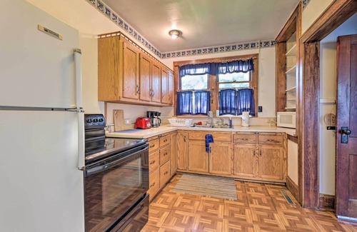 Marlinton House | Family-Friendly Marlinton Home: Walk Downtown!