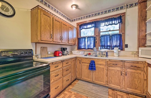 Marlinton House | Family-Friendly Marlinton Home: Walk Downtown!