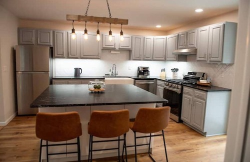 Highmount House | Family Friendly Mountain Retreat: Grill, Cabana, Hot Tub, Play set, Fire pitn