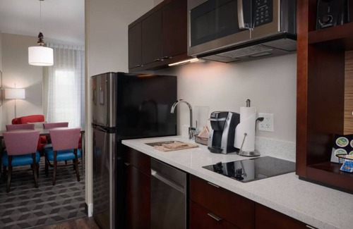 Lake Worth House | Family-Friendly Modern King Studio Near Fort Worth Stockyards – 2 Units