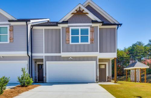 Lula House | Family Friendly Modern Townhome in Lula!