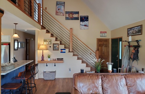 Alma Cabin | Family Friendly Mountain retreat with amazing views! Hot Tub, close to Breck!