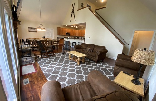 Stahlstown House | Family Friendly Mountain Getaway with Theater & Arcade in the Laurel Highlands