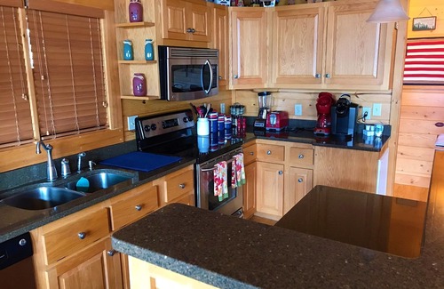 Vein Mountain Cabin | Family friendly mountain cabin with awesome westerly views in gated community.