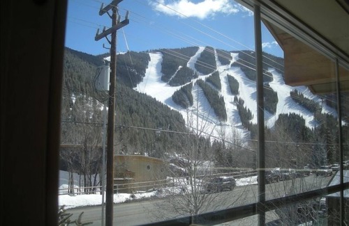 Warm Springs House | Family-Friendly Mountain Retreat with Stunning Baldy Views – 4BR/3BA