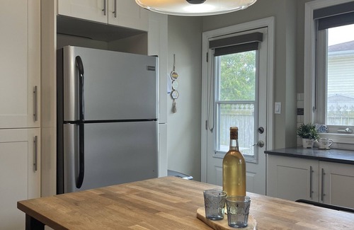 St. Catharines House | Family Friendly Niagara Haven: Port Dalhousie & Niagara Falls Hub